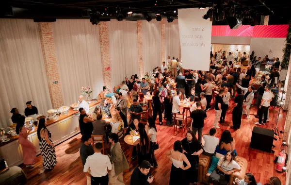 casa-rofer-evento-corporativo-salao-completo.webp